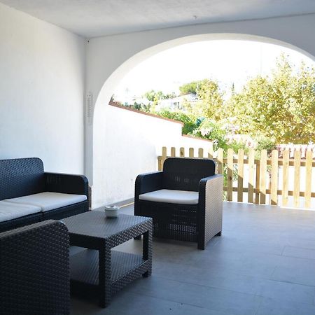Lovely Bungalow For Four Close To Beach And City In Torrevieja Buitenkant foto