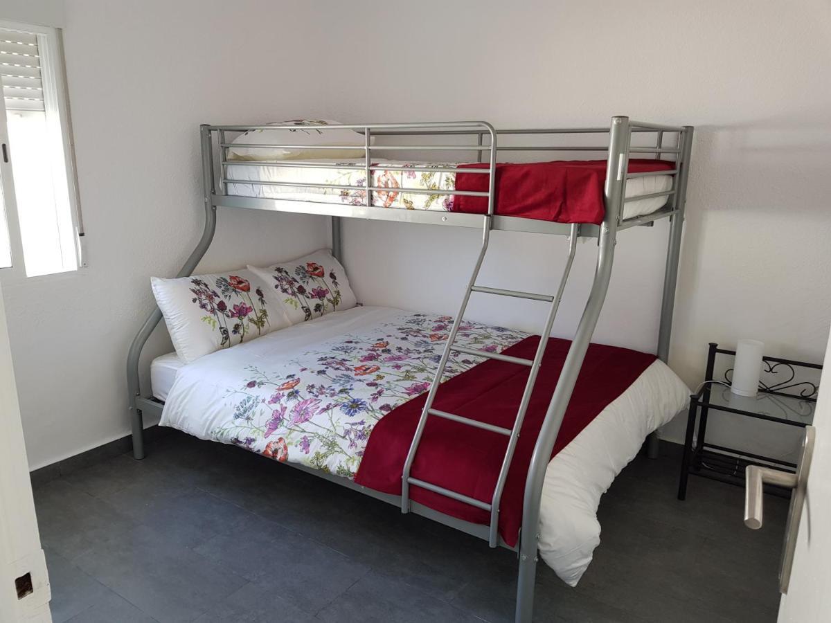 Lovely Bungalow For Four Close To Beach And City In Torrevieja Buitenkant foto