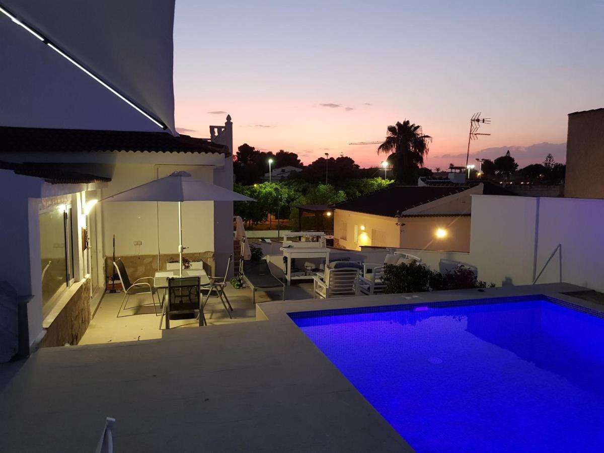 Lovely Bungalow For Four Close To Beach And City In Torrevieja Buitenkant foto