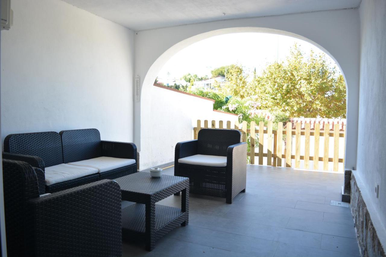 Lovely Bungalow For Four Close To Beach And City In Torrevieja Buitenkant foto