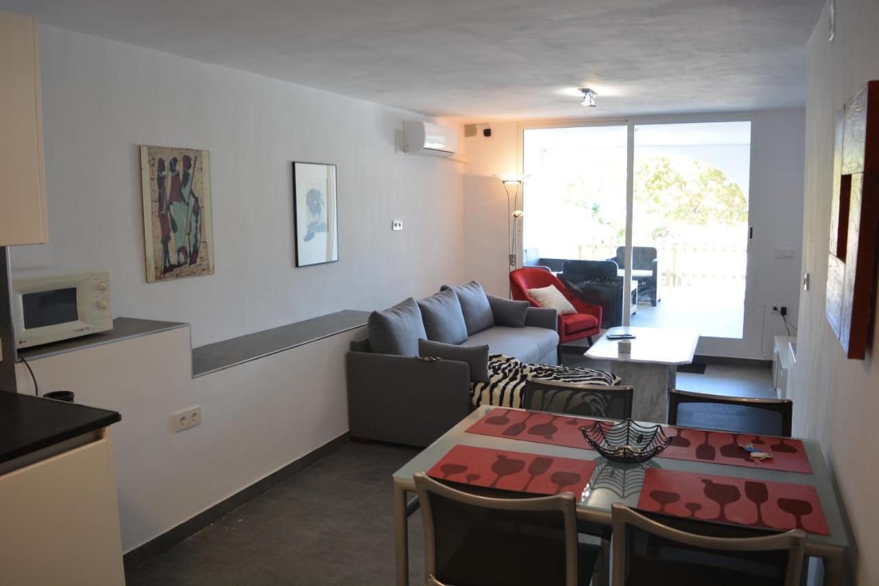 Lovely Bungalow For Four Close To Beach And City In Torrevieja Buitenkant foto