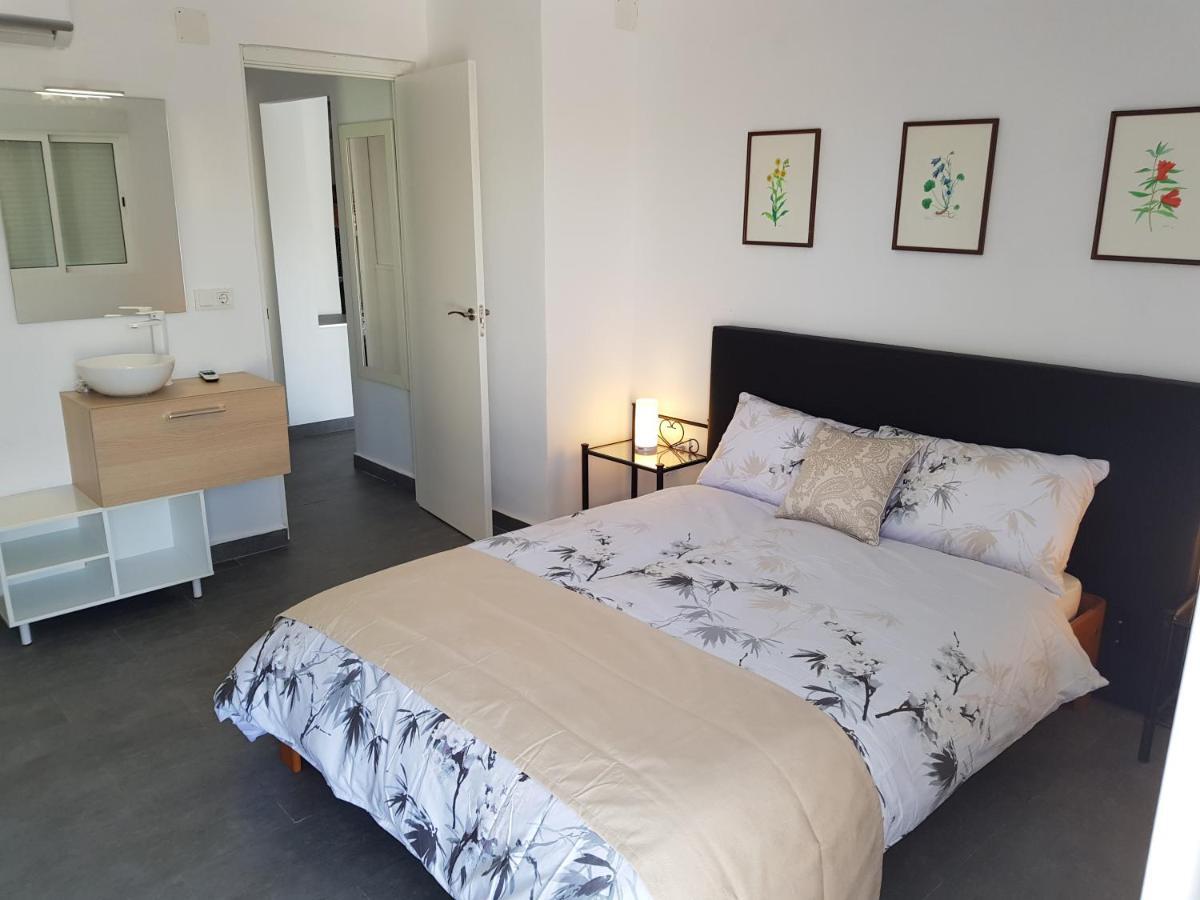 Lovely Bungalow For Four Close To Beach And City In Torrevieja Buitenkant foto