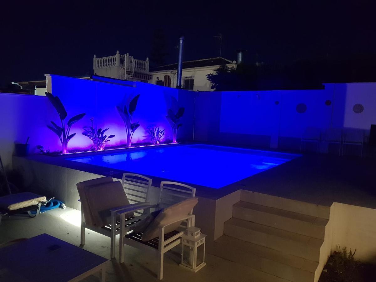 Lovely Bungalow For Four Close To Beach And City In Torrevieja Buitenkant foto